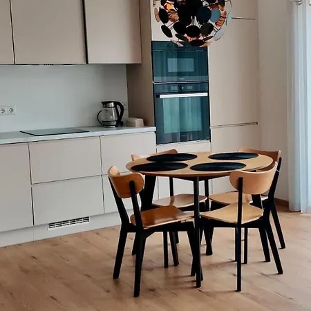 Apartment Raadiraja Terrassiga
